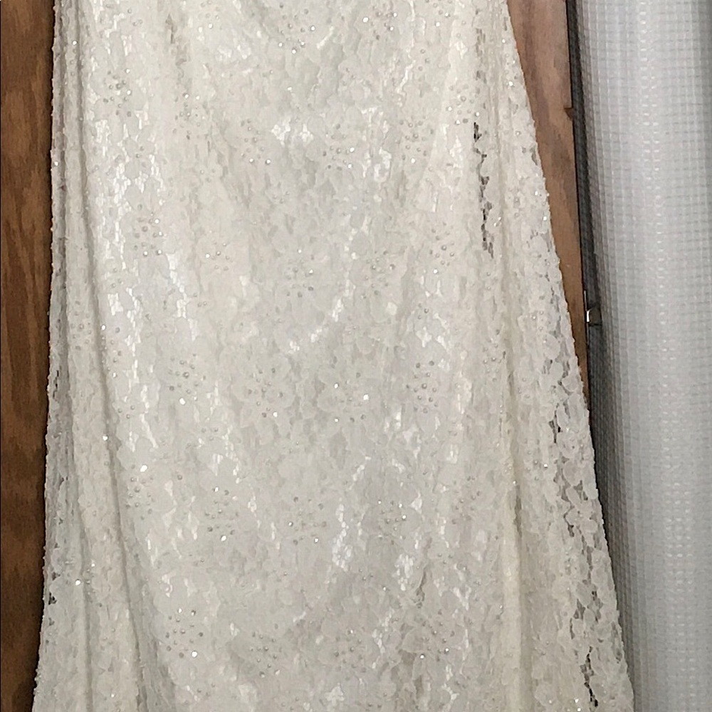 David’s bridal wedding gown - Picture 2 of 3